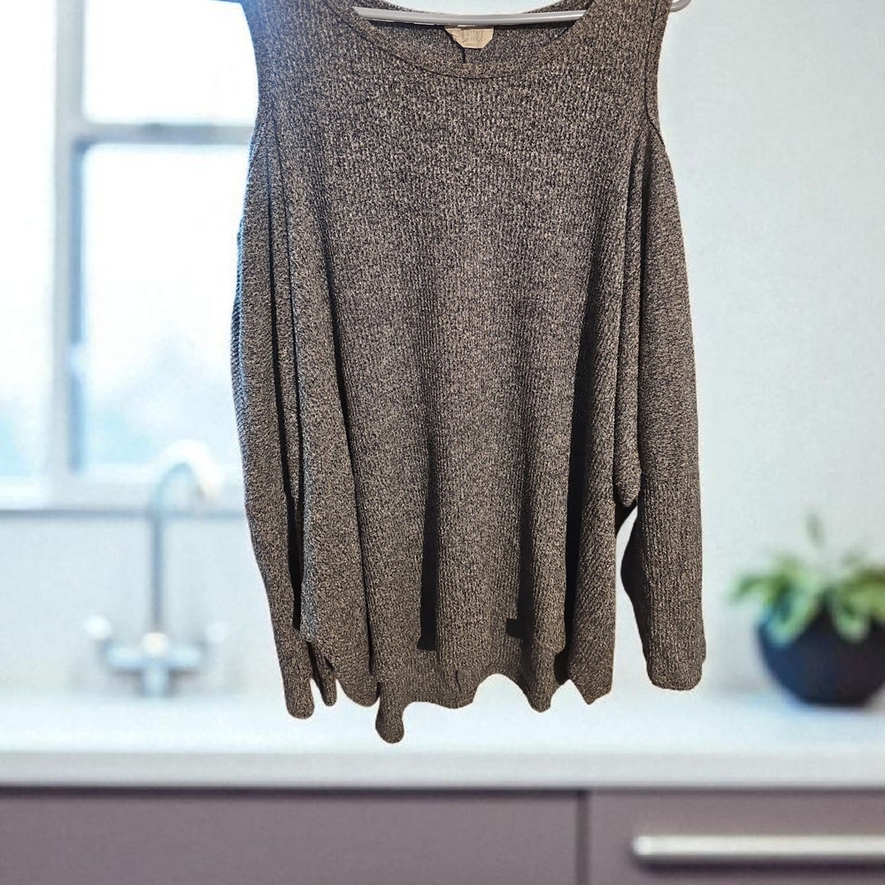 Elegant Off-the-Shoulder Sweater in Gray